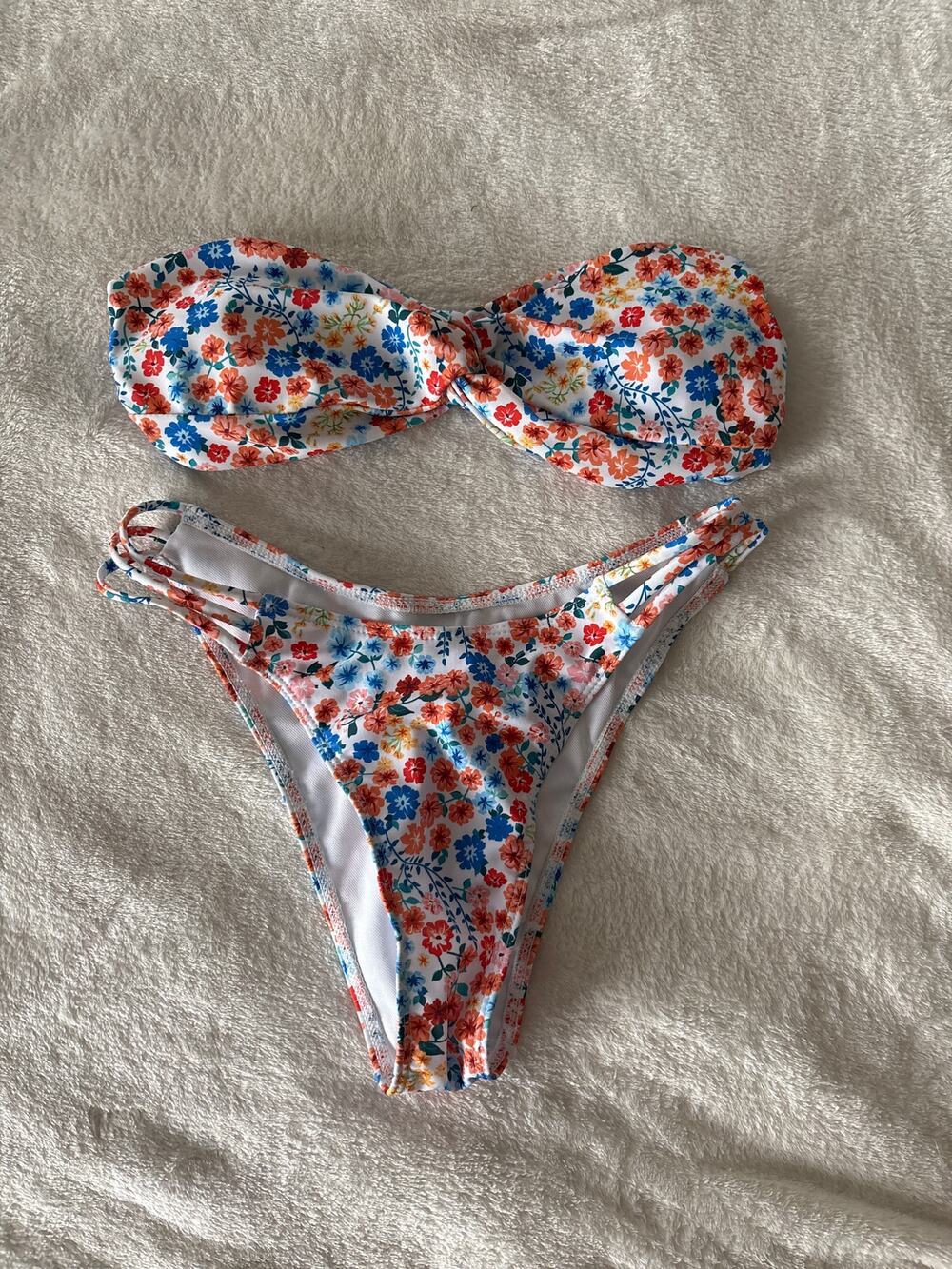 Shein bikini swimsuit, floral strapless with three string bottom. Size Small